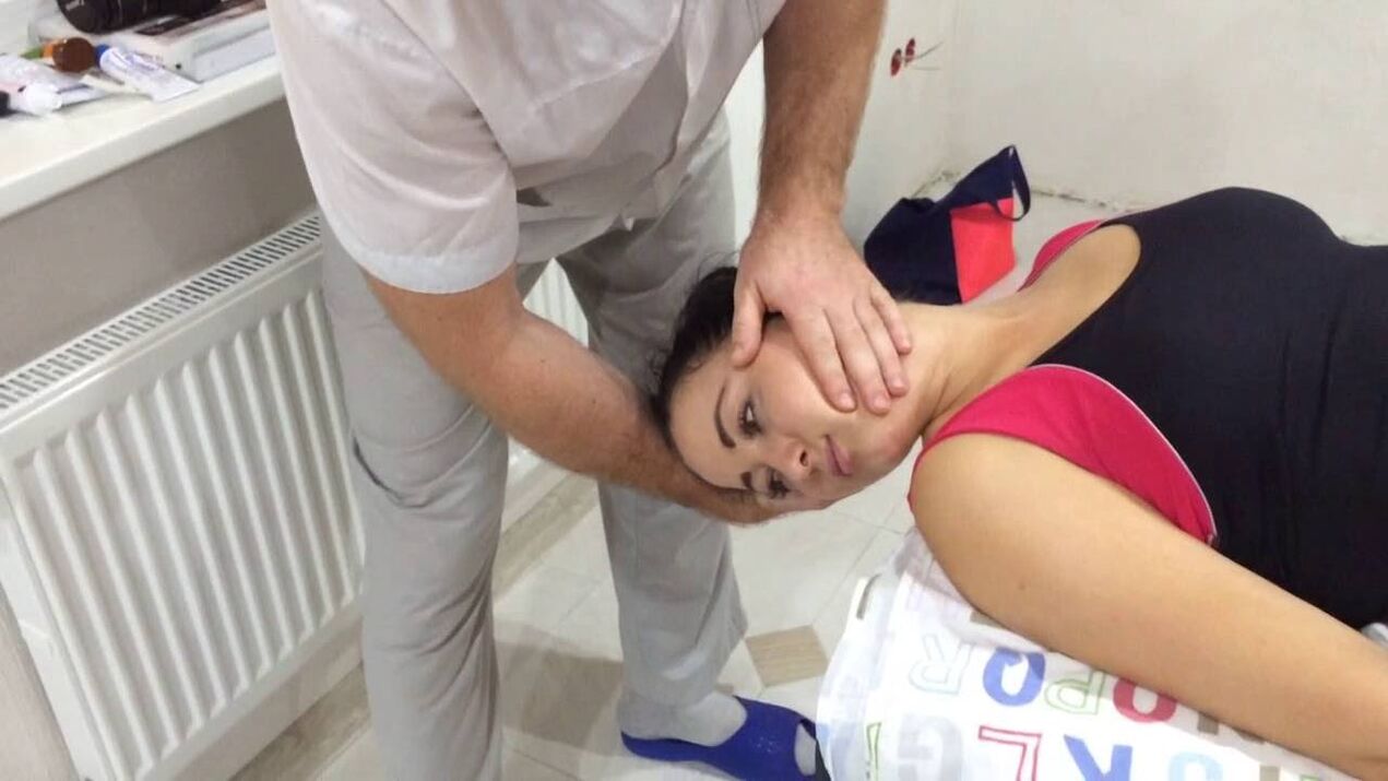 Sessões de terapia manual são recomendadas para um paciente com osteocondrose cervical